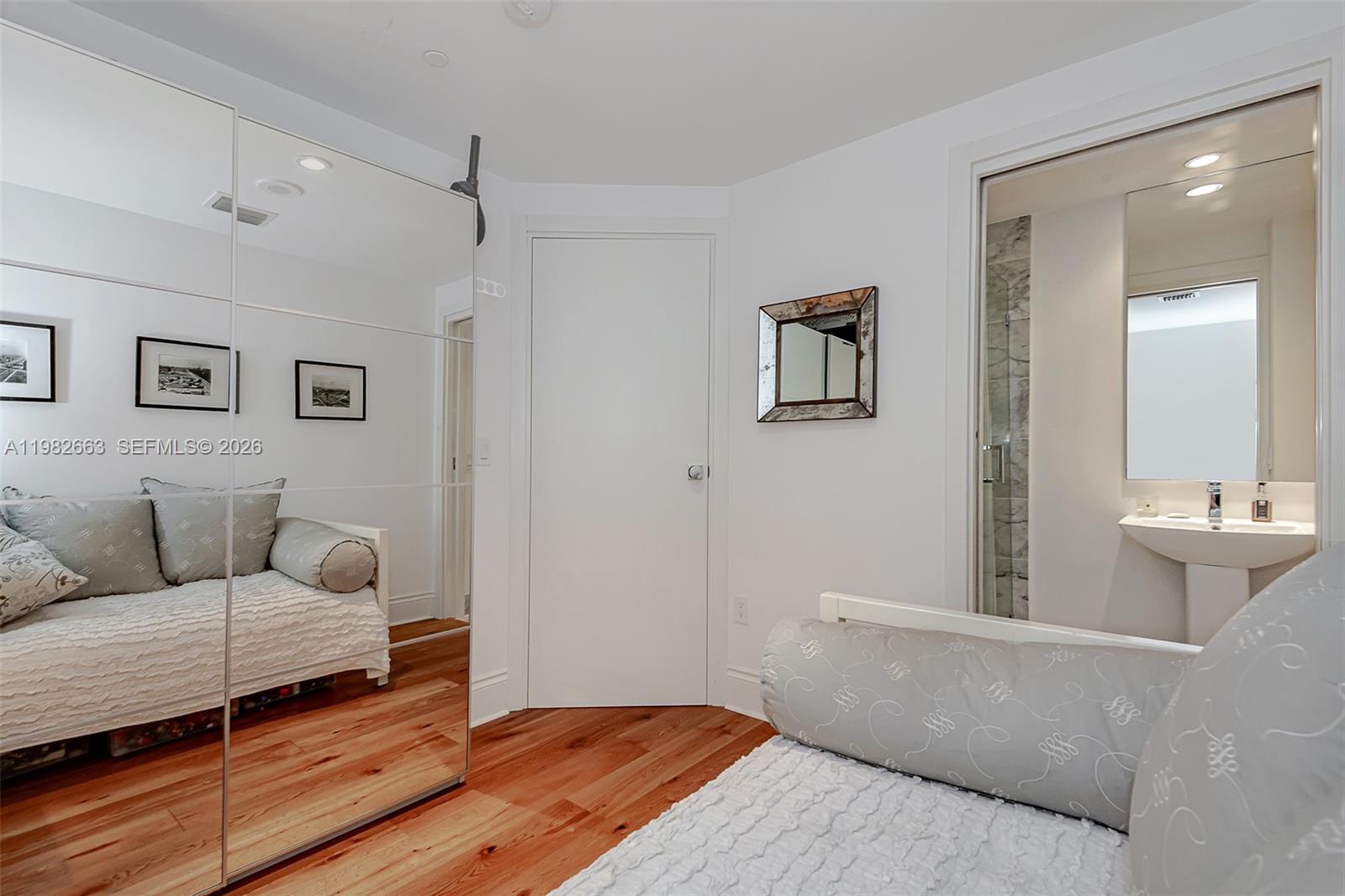 801 SMA RESIDENCES CONDO - Residential