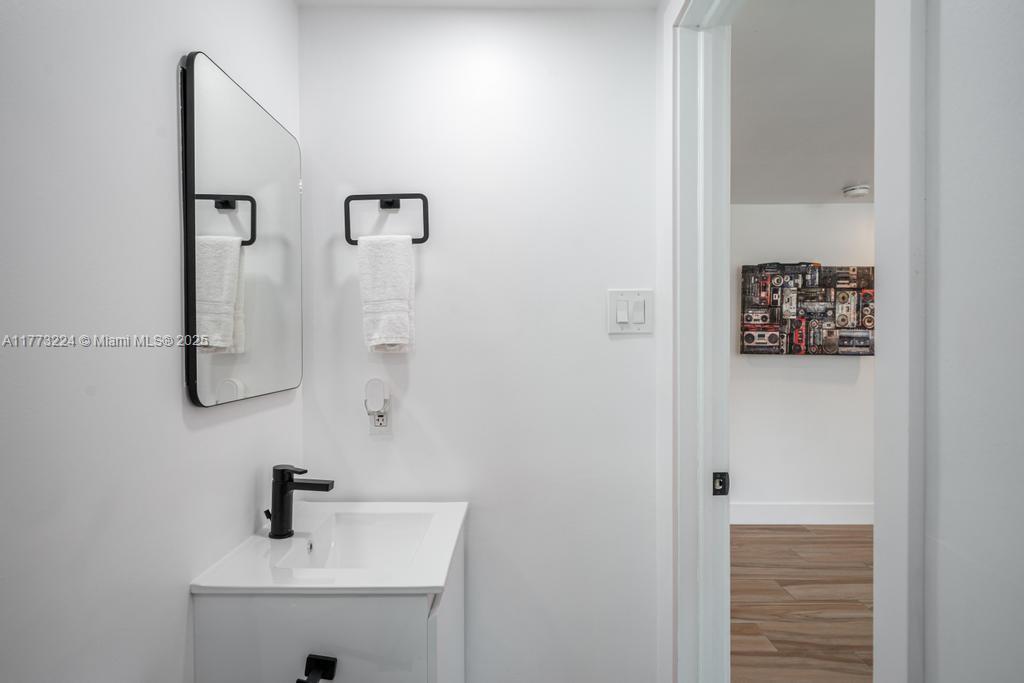 BISCAYNE SHORES CORR PLAT - Residential