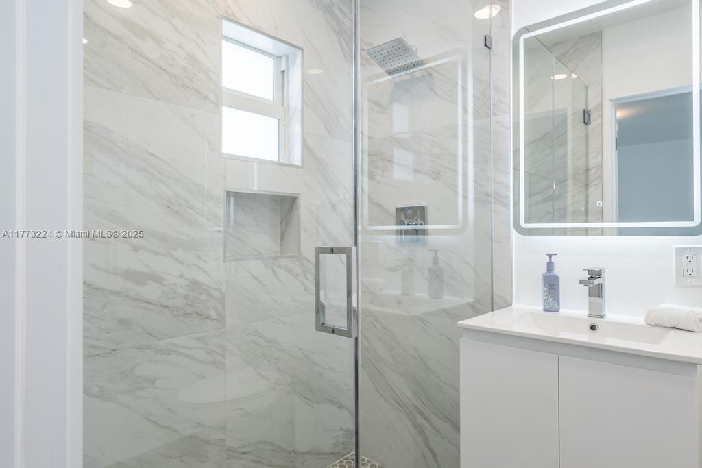 BISCAYNE SHORES CORR PLAT - Residential