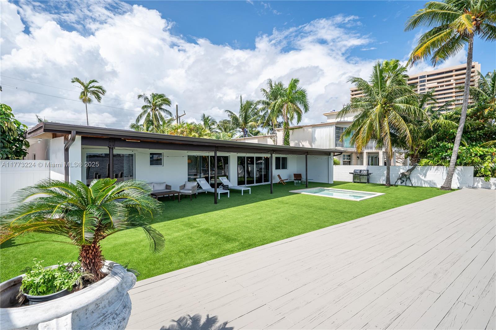 BISCAYNE SHORES CORR PLAT - Residential
