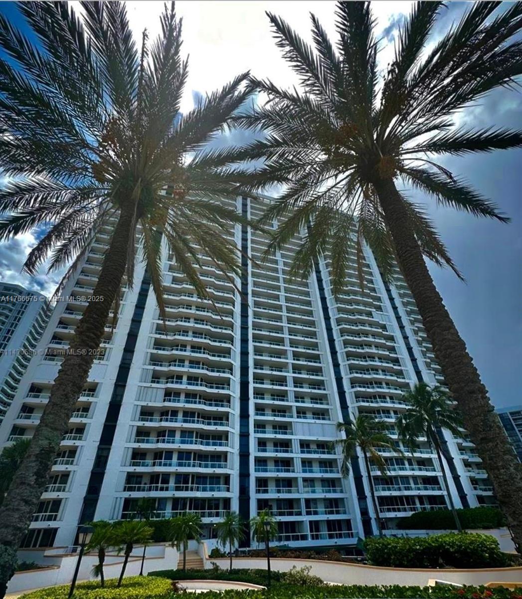 Photo 1 of 21205 Yacht Club Dr 1101, Aventura, Florida, $4,100, Web #: 11766675