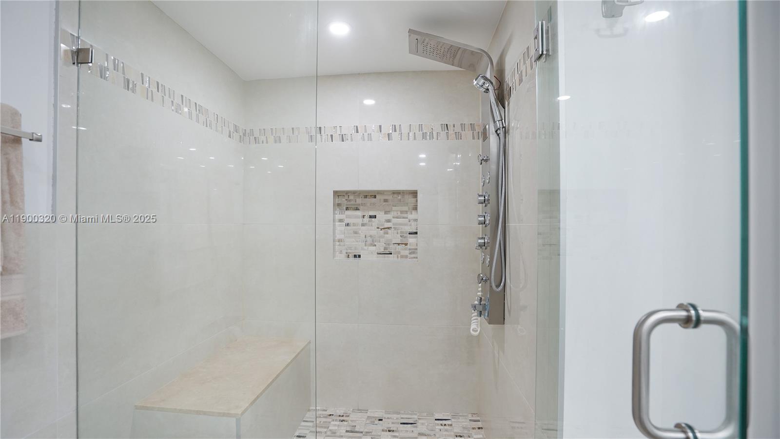 AVANT GARDE CONDO - Residential