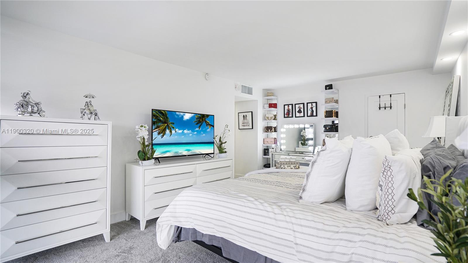 AVANT GARDE CONDO - Residential