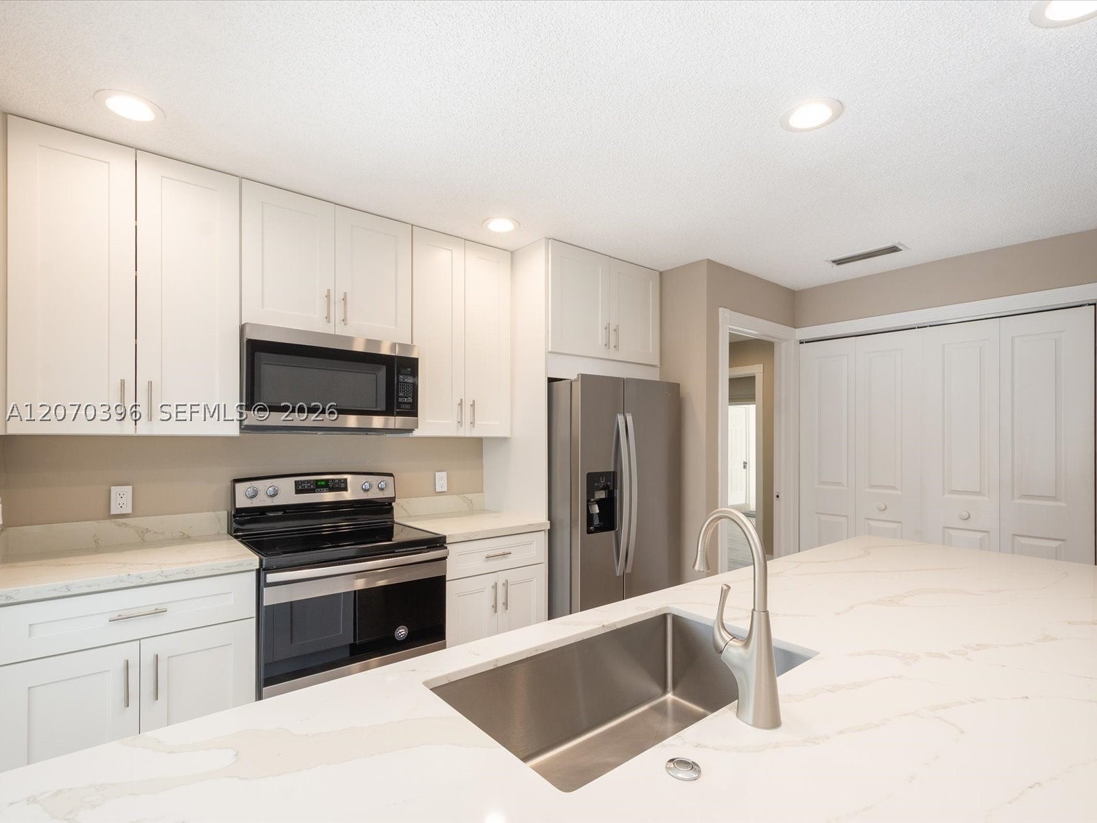 1404 Silverleaf Oak Ct, Palm Beach Gardens FL 33410