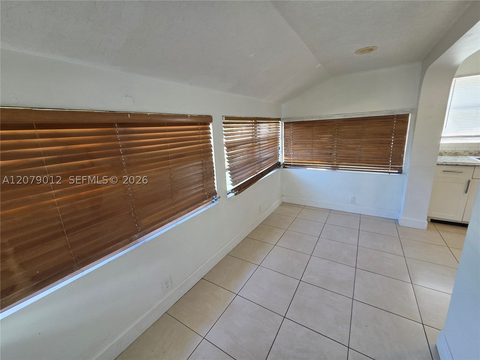 708 NE 4th St 2