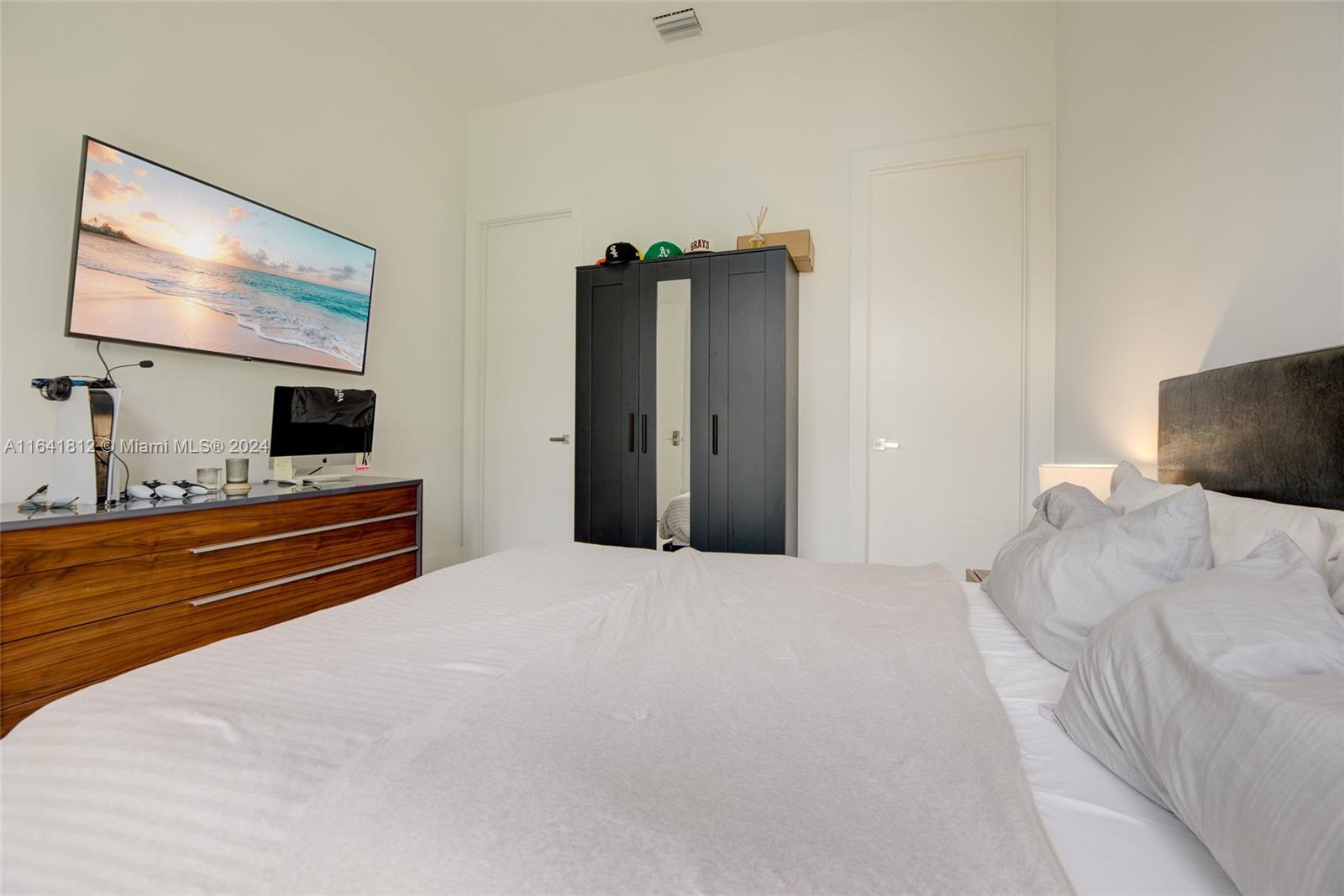 WESTON ESTATES - Residential