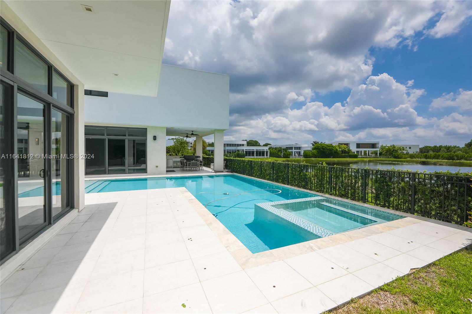 WESTON ESTATES - Residential