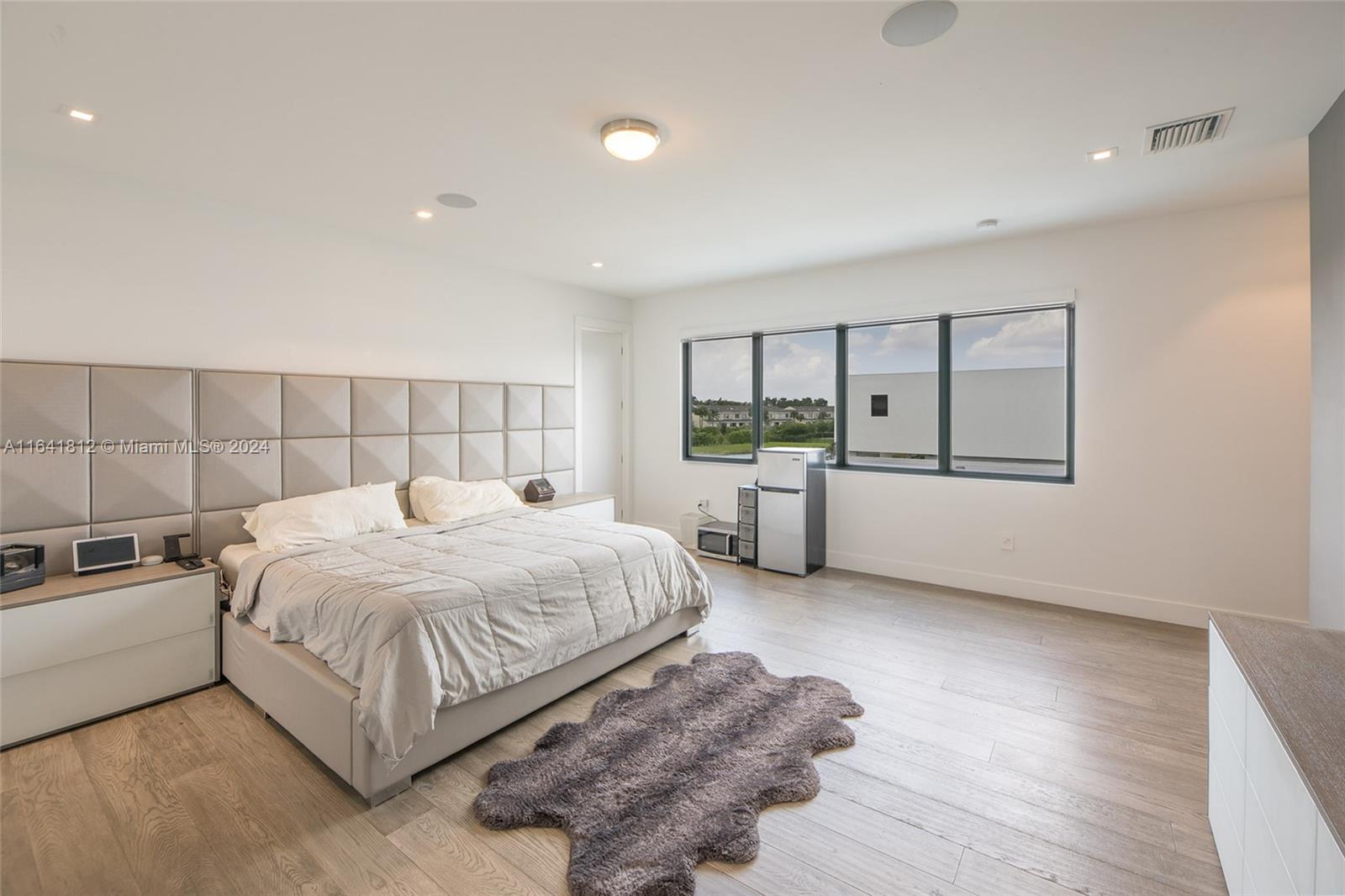 WESTON ESTATES - Residential