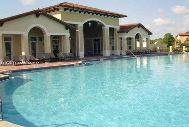 THE COURTS AT BAYSHORE II - Residential