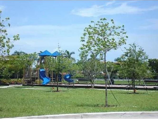 THE COURTS AT BAYSHORE II - Residential