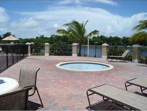 THE COURTS AT BAYSHORE II - Residential