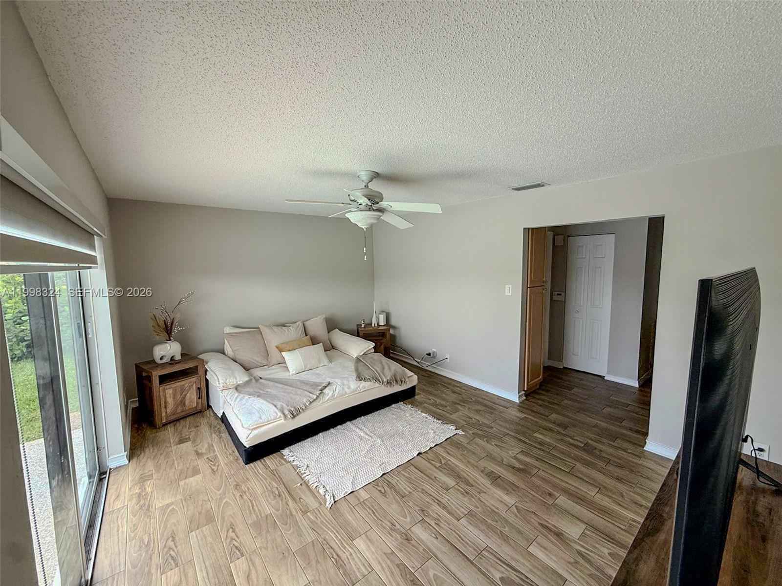 PEMBROKE LAKES SEC 4 - Residential Lease