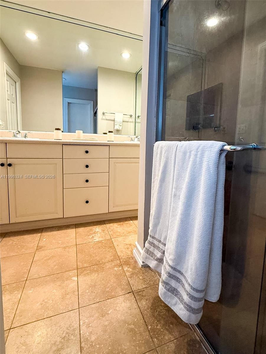 PEMBROKE LAKES SEC 4 - Residential Lease