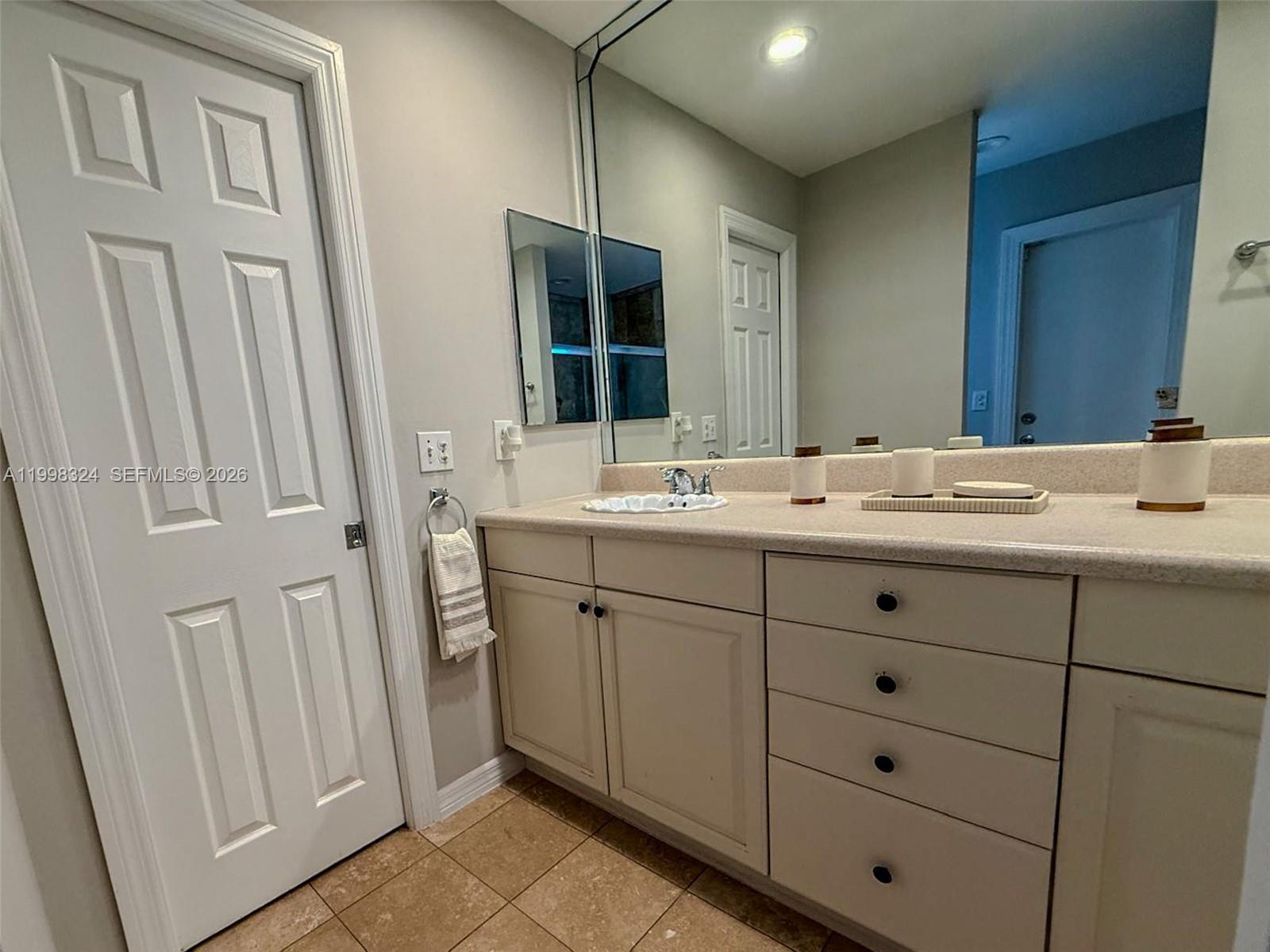 PEMBROKE LAKES SEC 4 - Residential Lease