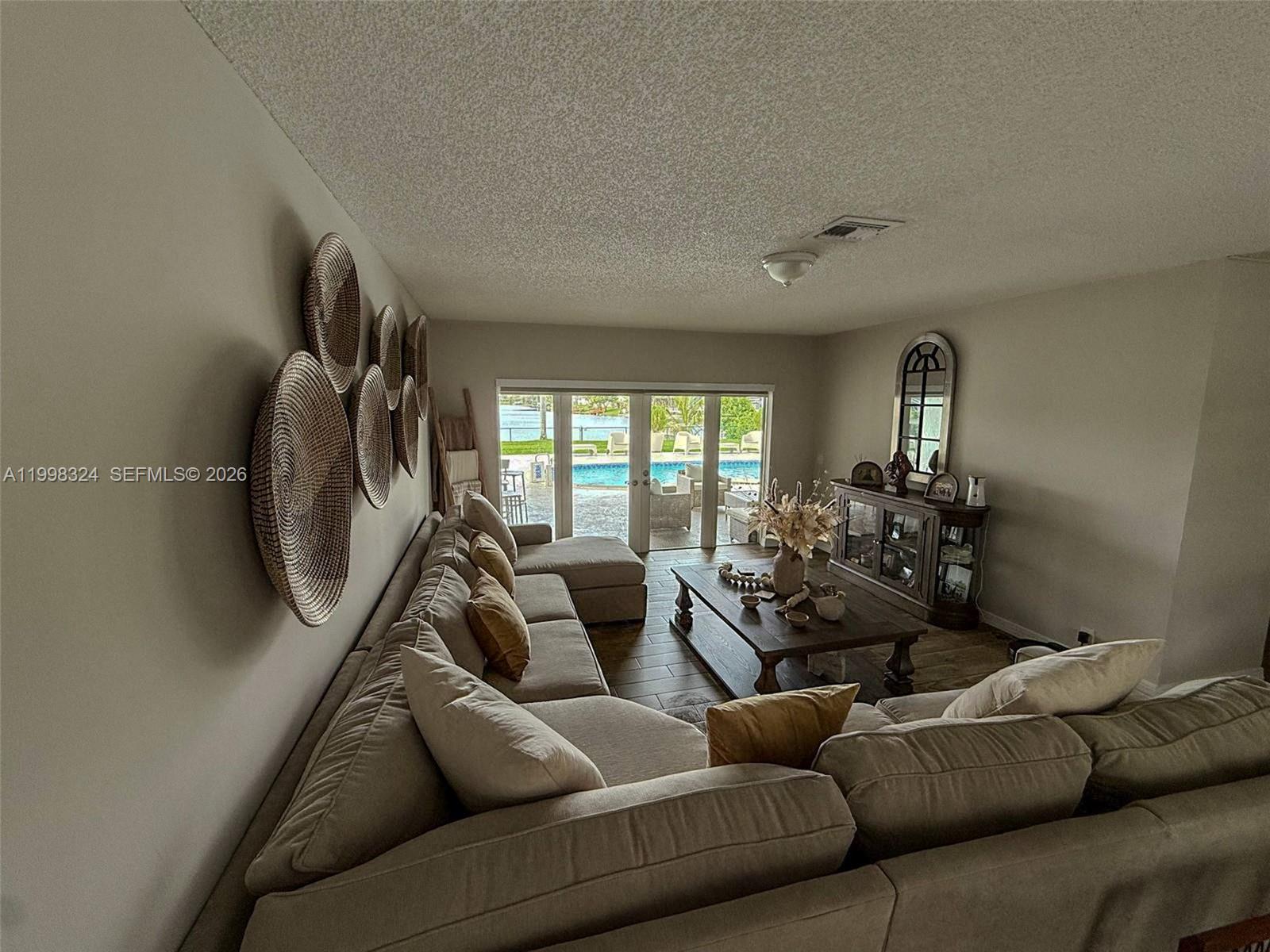 PEMBROKE LAKES SEC 4 - Residential Lease