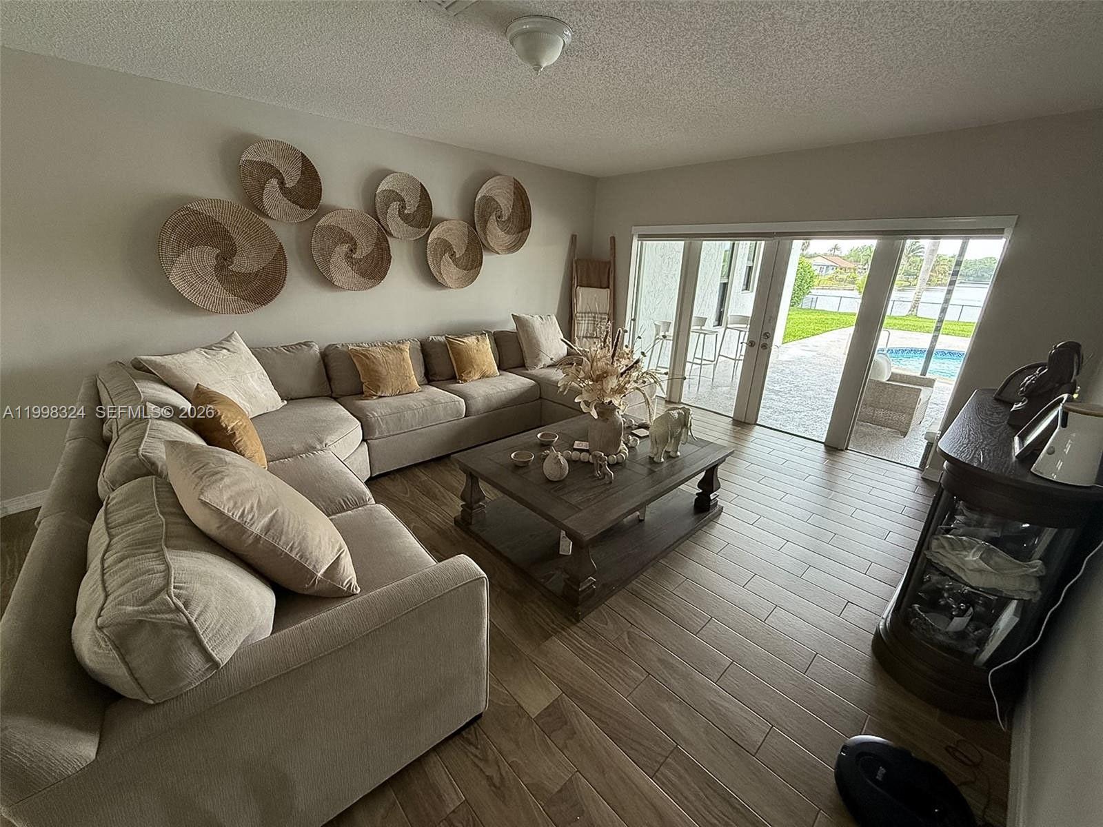 PEMBROKE LAKES SEC 4 - Residential Lease