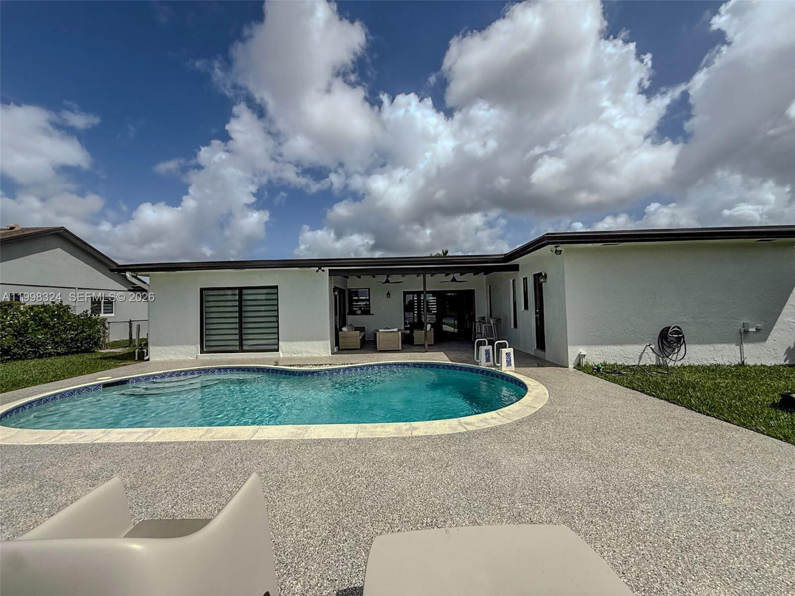 PEMBROKE LAKES SEC 4 - Residential Lease