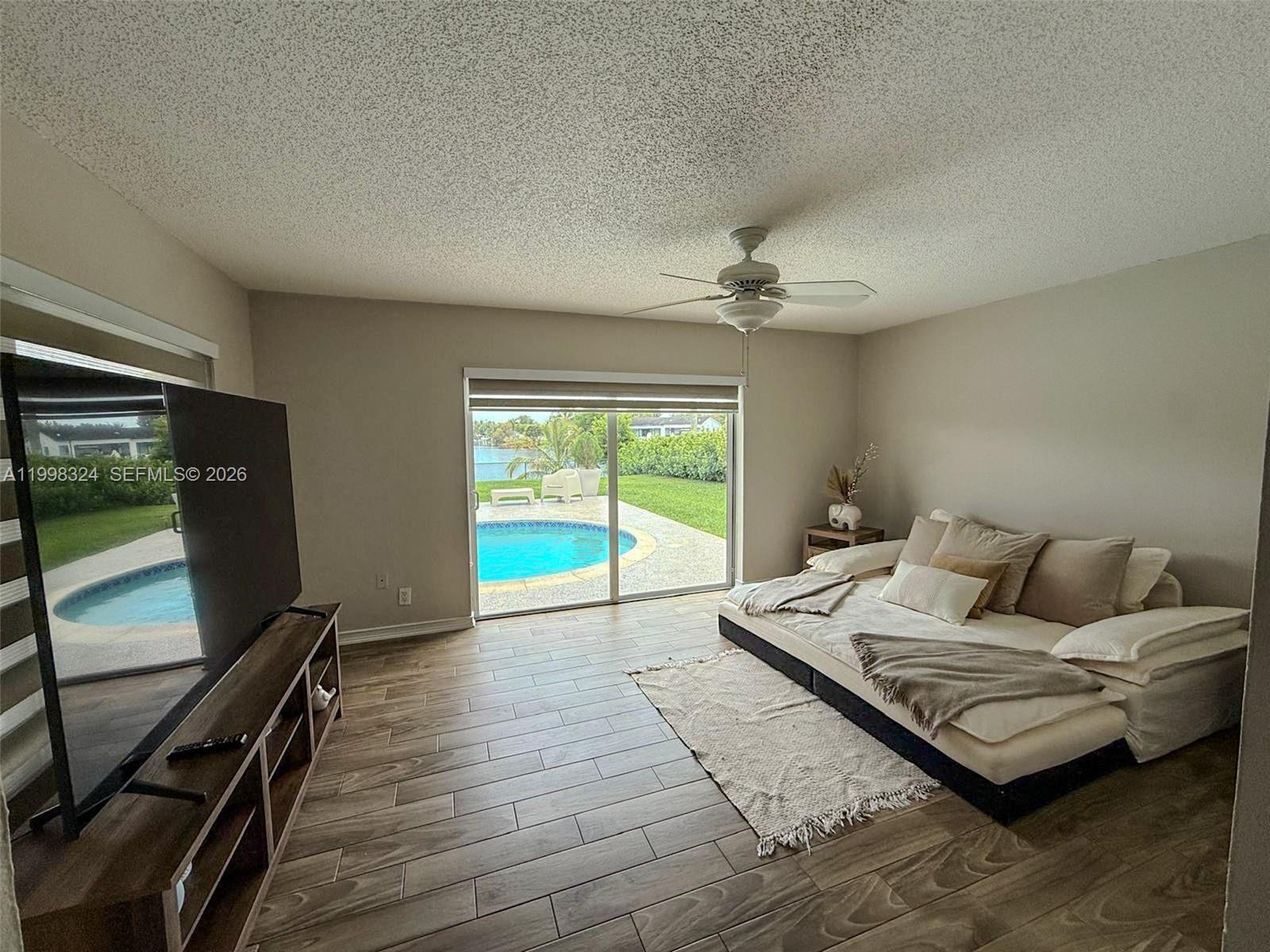 PEMBROKE LAKES SEC 4 - Residential Lease