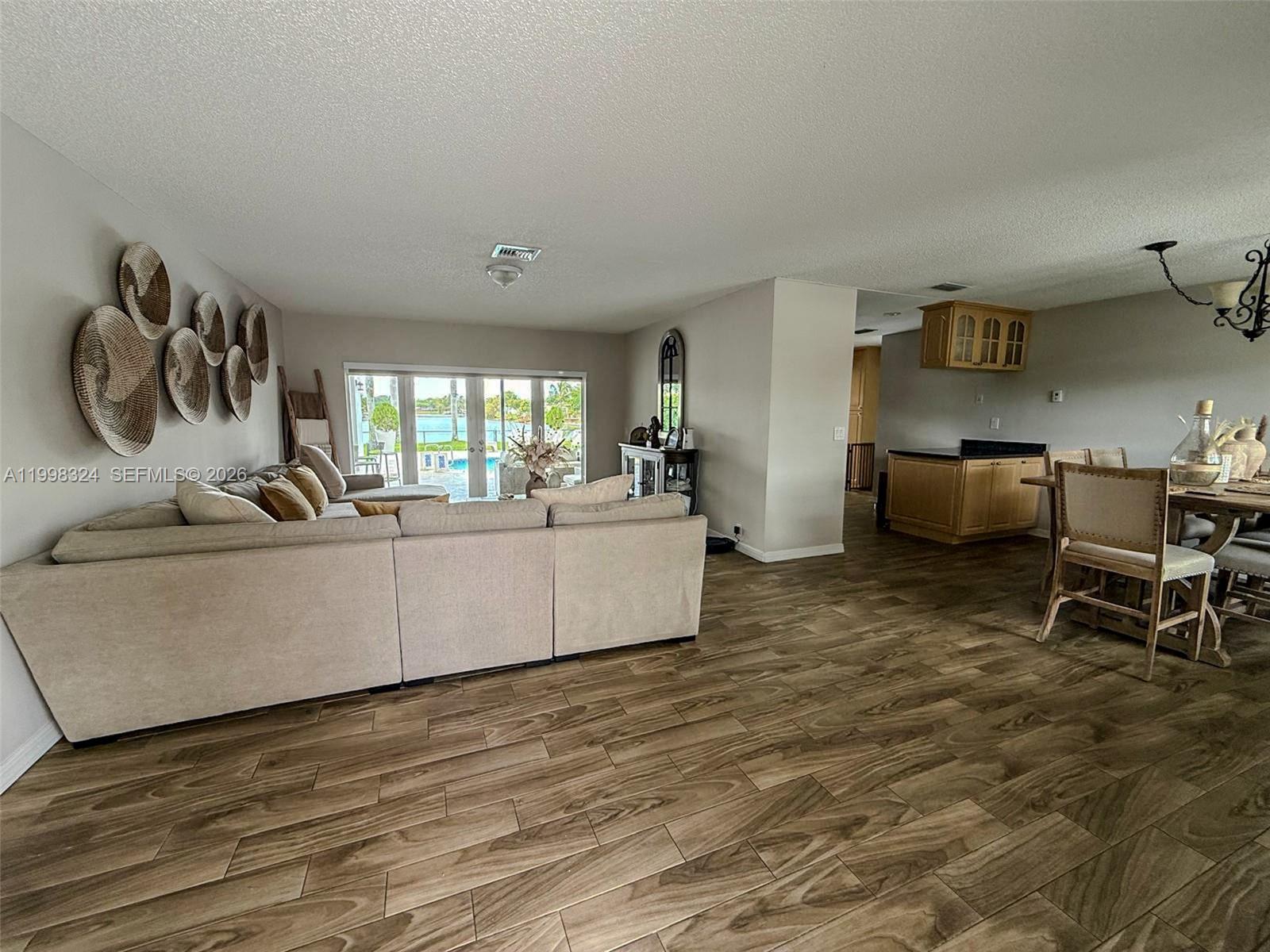 PEMBROKE LAKES SEC 4 - Residential Lease