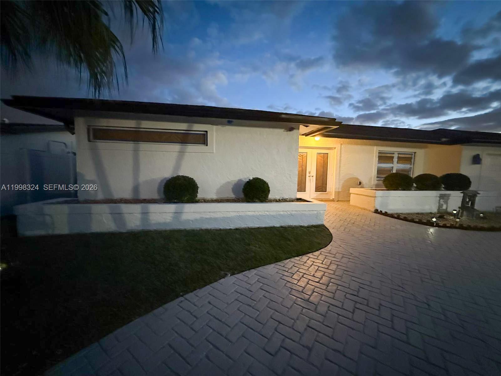 PEMBROKE LAKES SEC 4 - Residential Lease