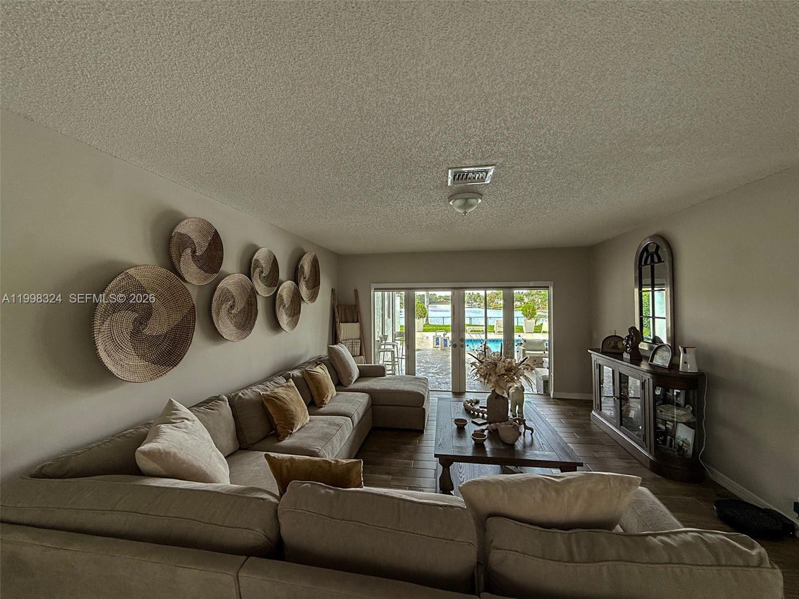 PEMBROKE LAKES SEC 4 - Residential Lease