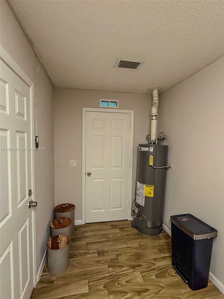 PEMBROKE LAKES SEC 4 - Residential Lease