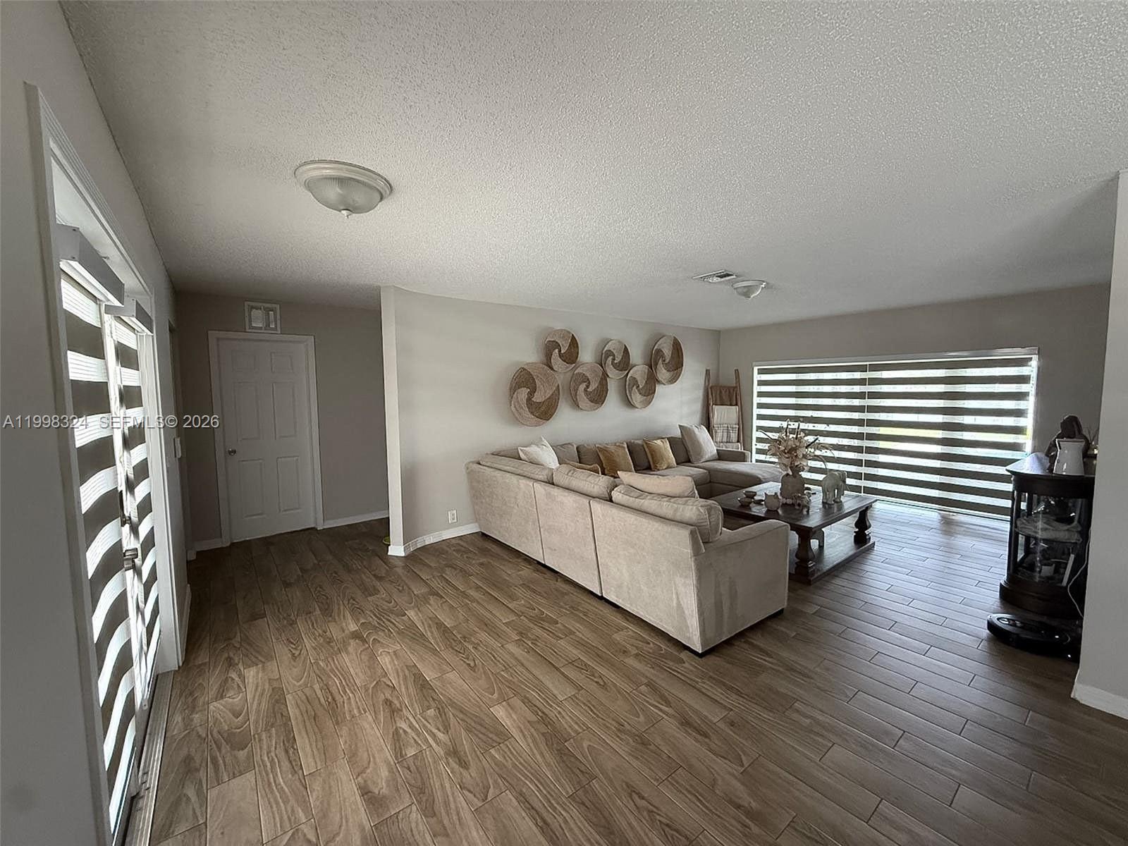 PEMBROKE LAKES SEC 4 - Residential Lease