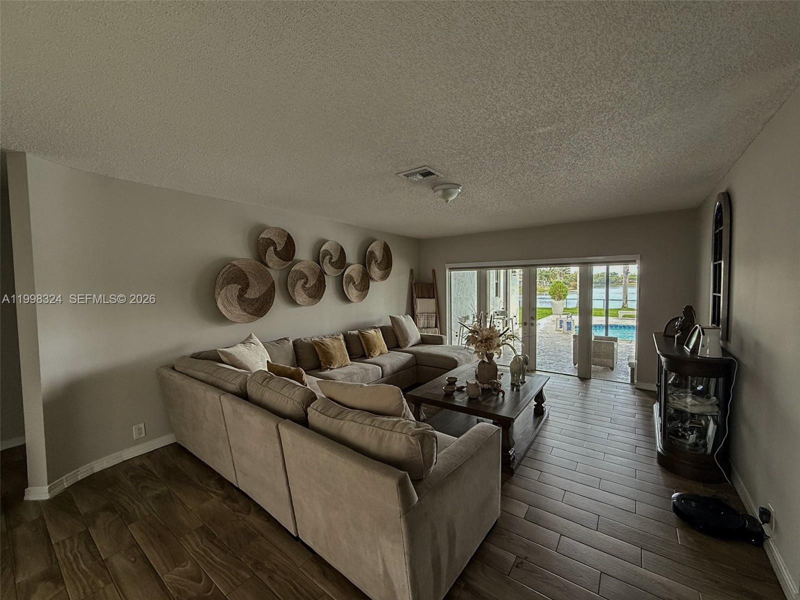 PEMBROKE LAKES SEC 4 - Residential Lease