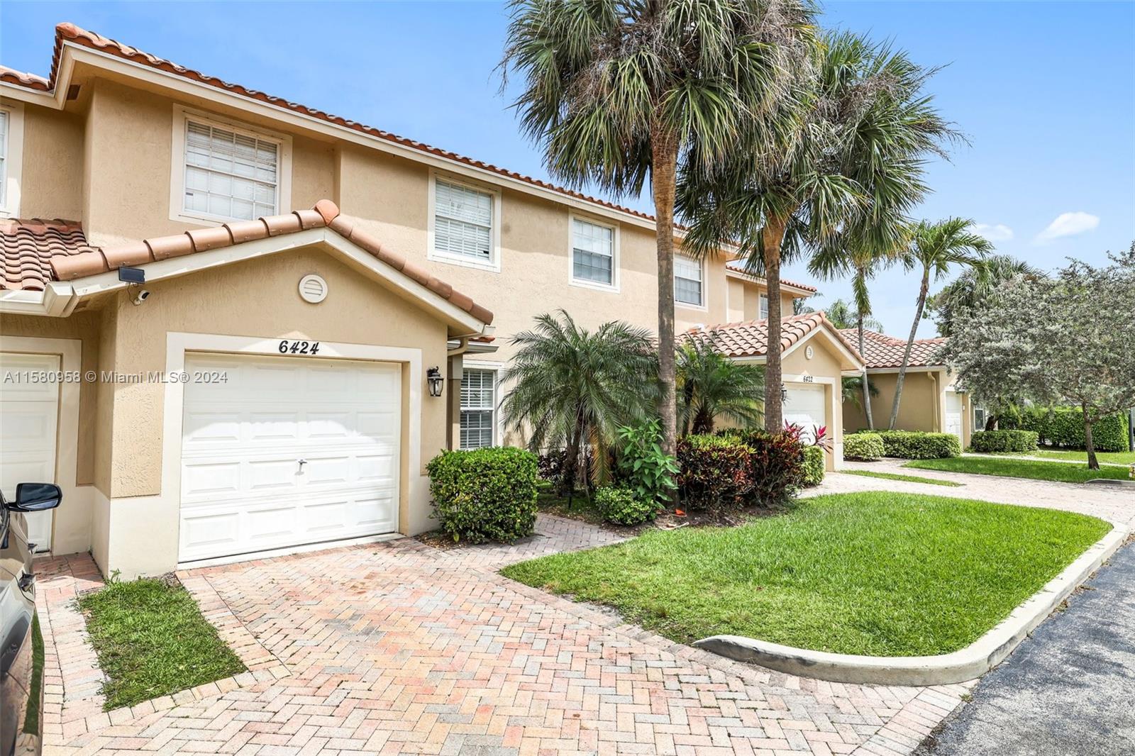 Rental Property at 6424 Park Lake Cir Cir 6424, Boynton Beach, Palm Beach County, Florida - Bedrooms: 3 
Bathrooms: 3  - $3,000 MO.