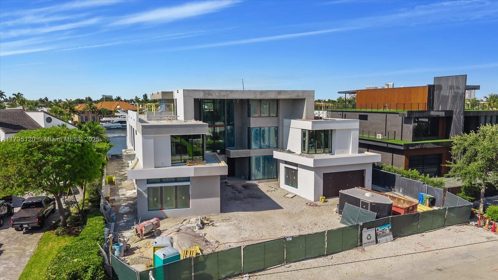 725 Middle River Dr