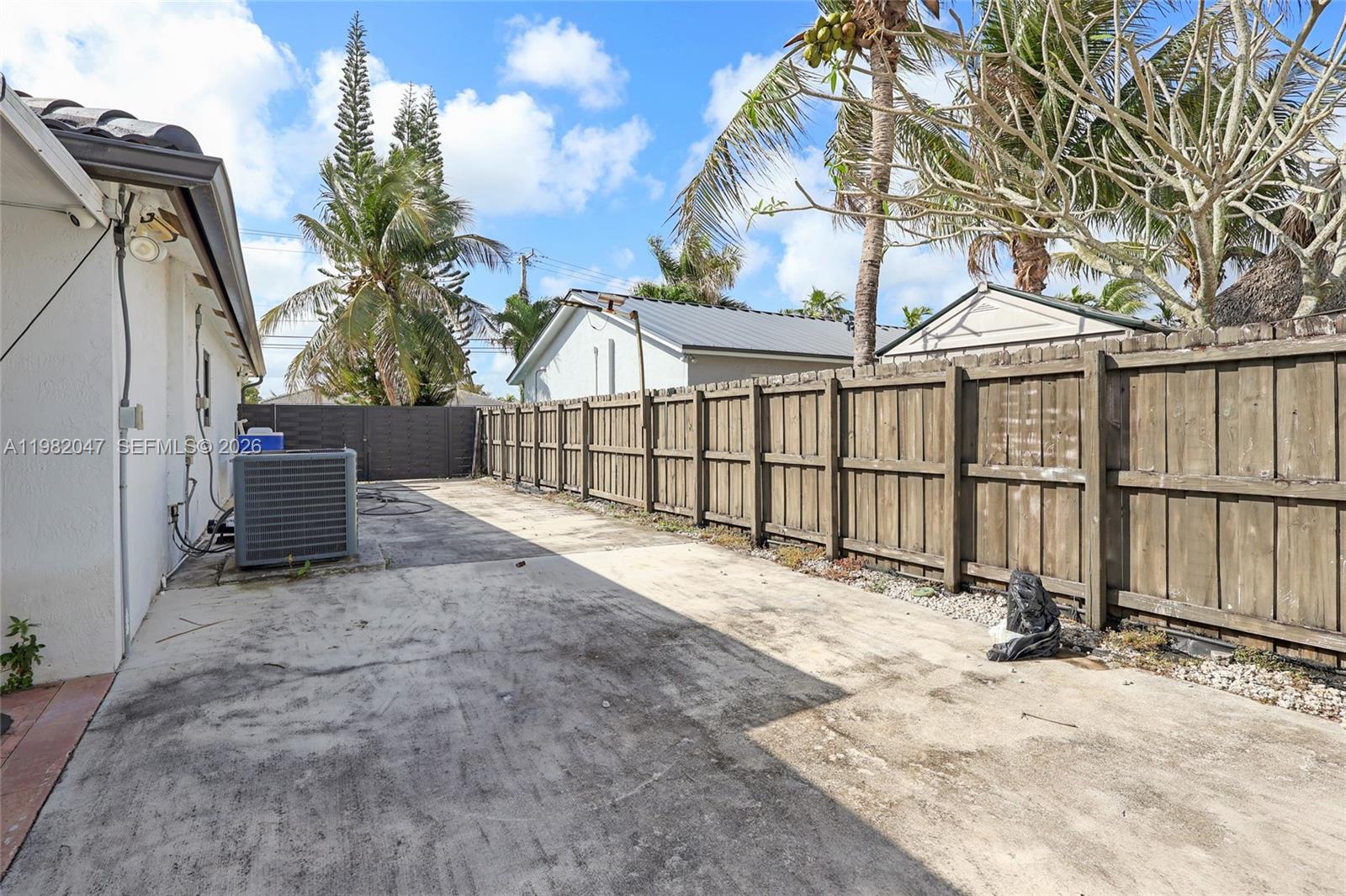 ESTATE HOMES - Residential