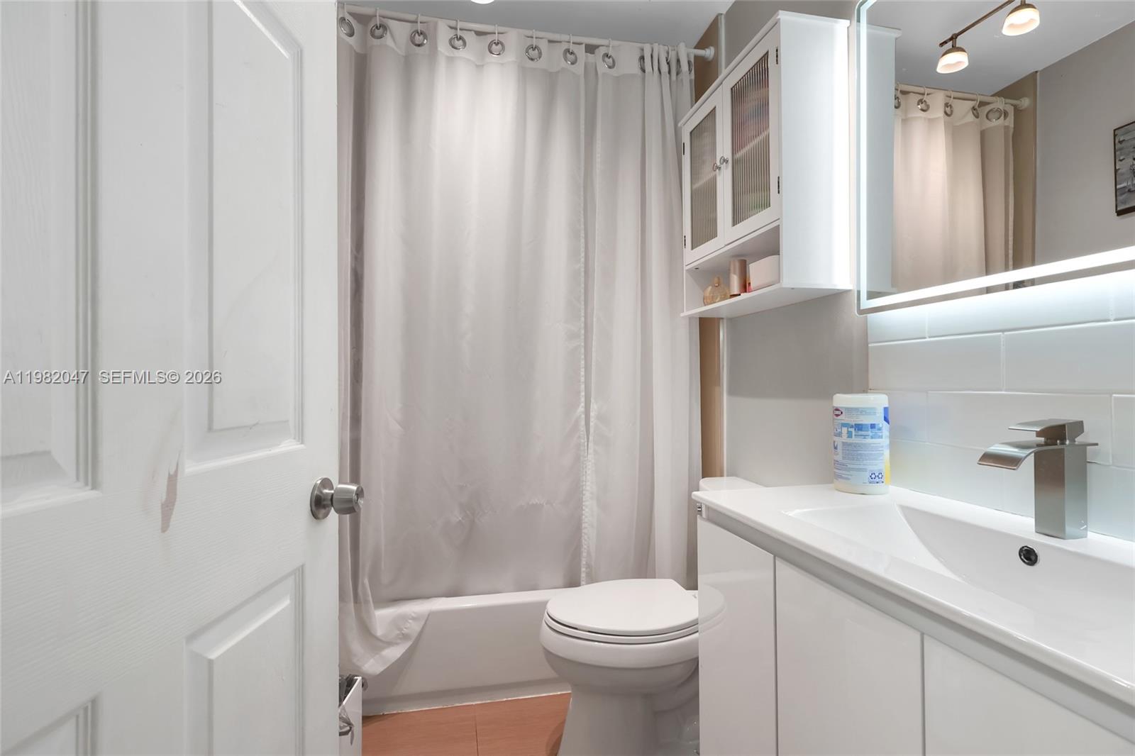 ESTATE HOMES - Residential