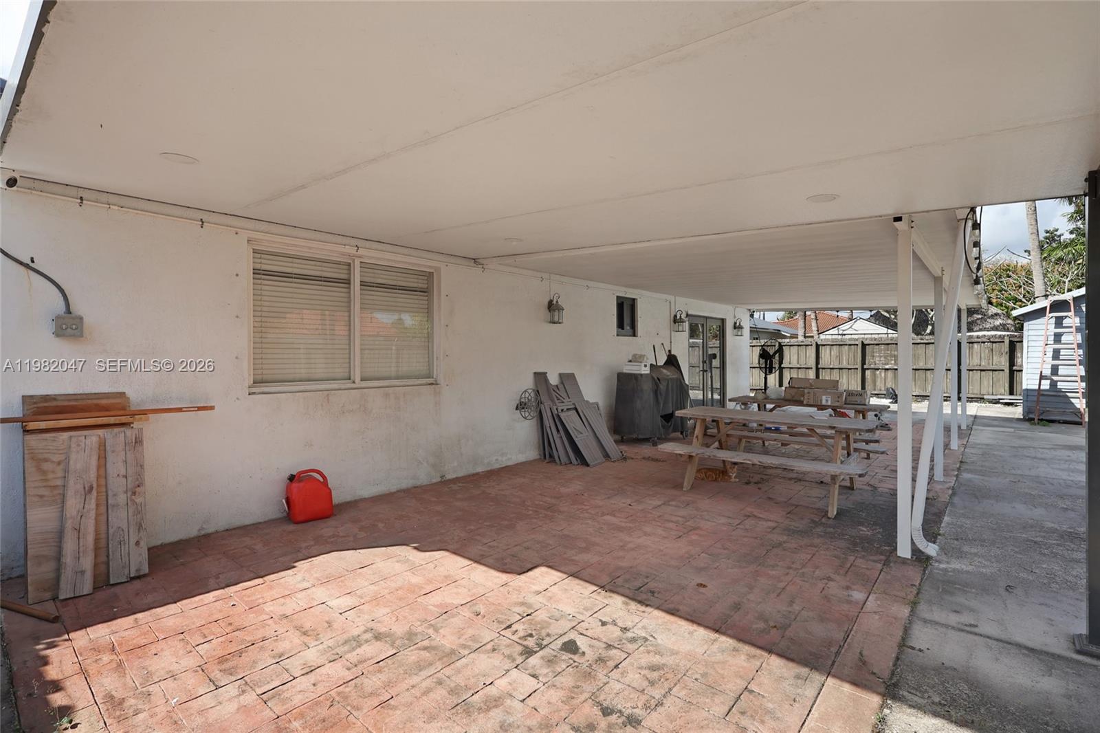 ESTATE HOMES - Residential