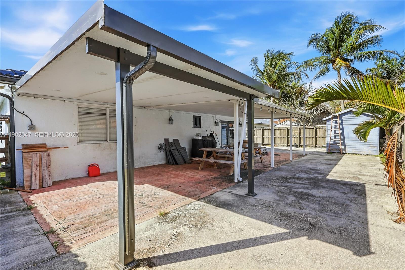 ESTATE HOMES - Residential