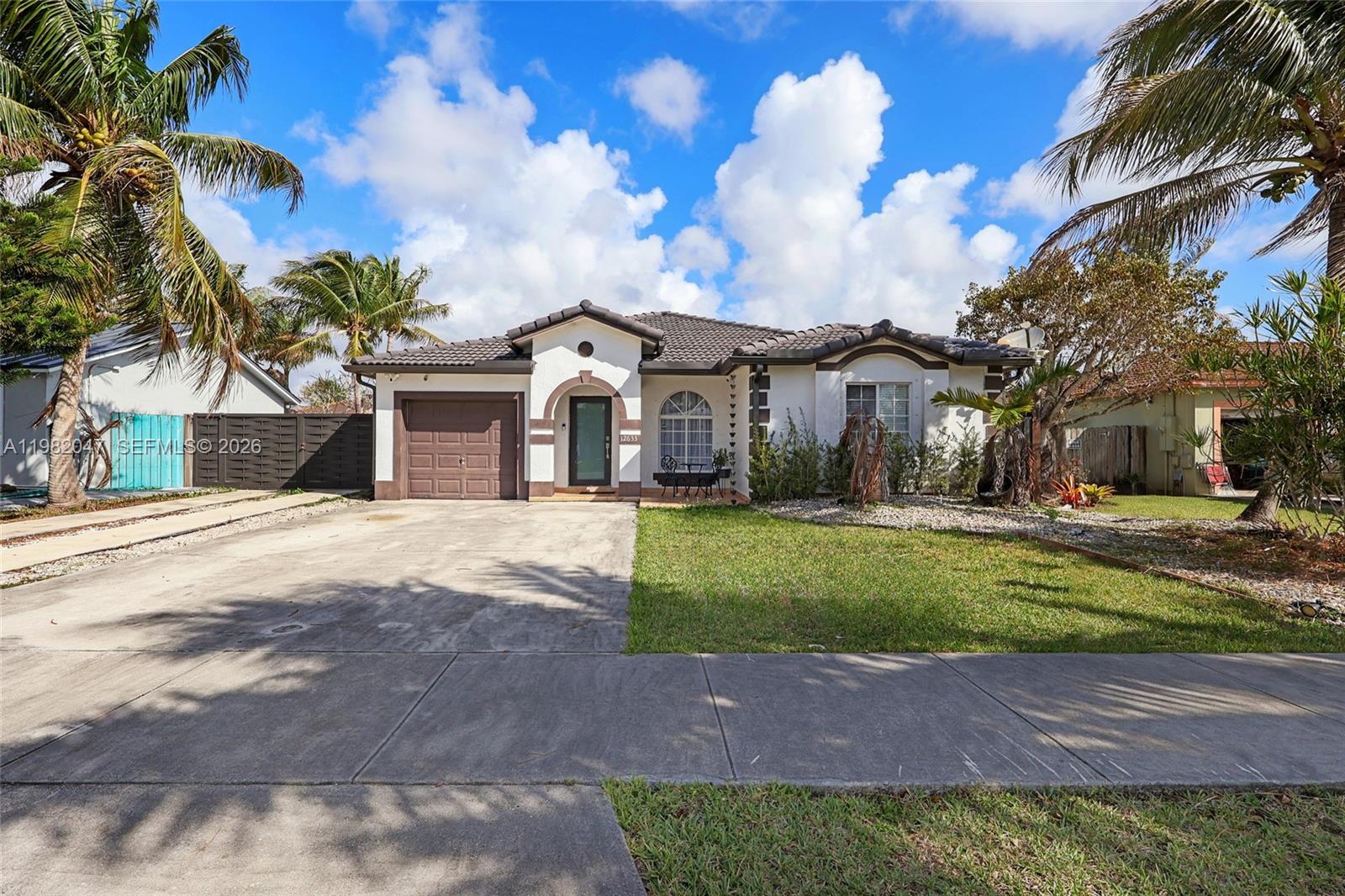 ESTATE HOMES - Residential