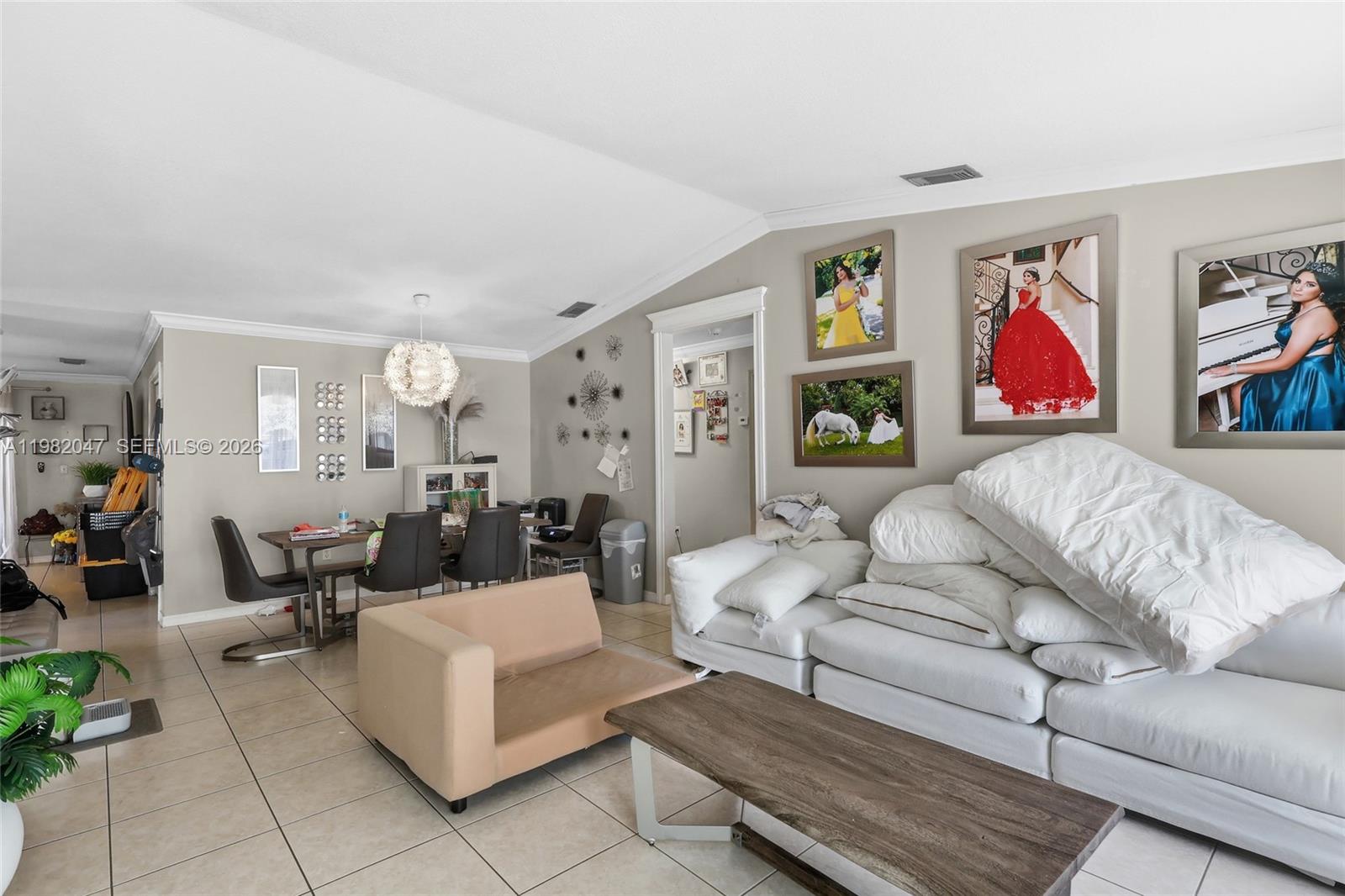 ESTATE HOMES - Residential