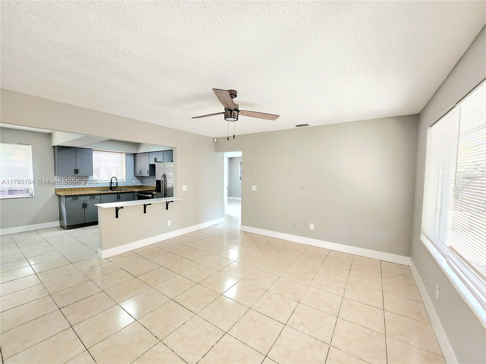 100 Nw 40th St 122, Oakland Park, Miami-Dade County, Florida - 3 Bedrooms  
2 Bathrooms - 