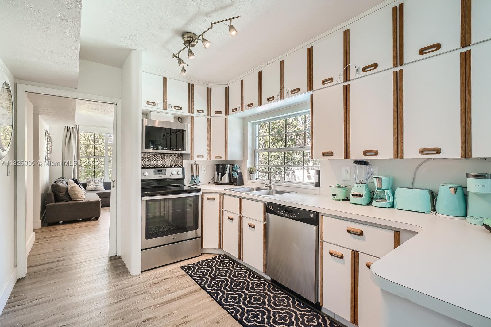 LIGHTHOUSE MANOR - Residential Lease