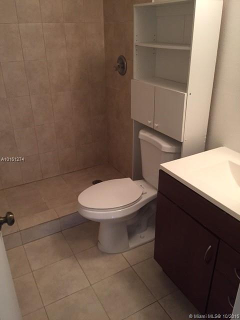 racquet club - Residential Lease