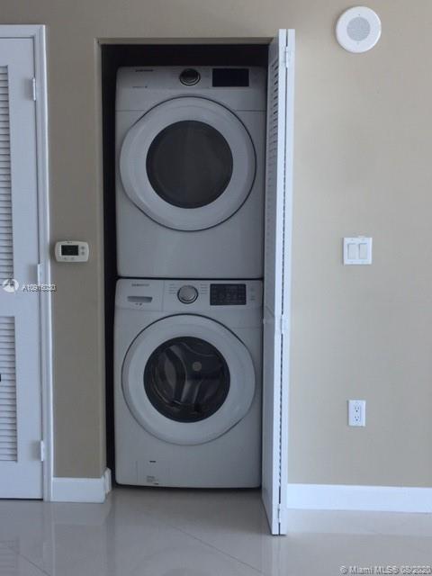 THE PLAZA 901 BRICKELL CO - Residential Lease