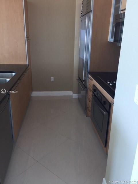 THE PLAZA 901 BRICKELL CO - Residential Lease