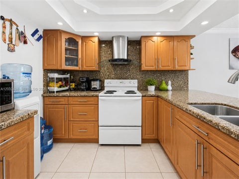Tiny photo for 5701 Collins Ave #1711, Miami Beach, FL 33140 (MLS # A12032494)