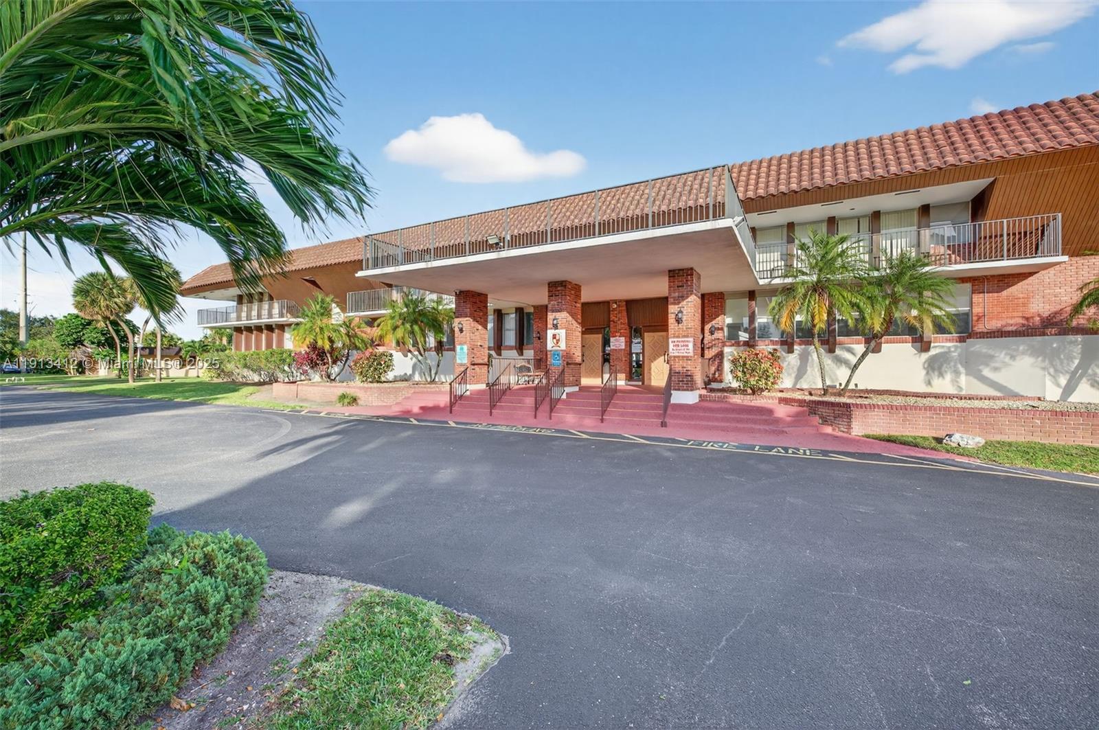 LAUDERDALE OAKS CONDO XII - Residential