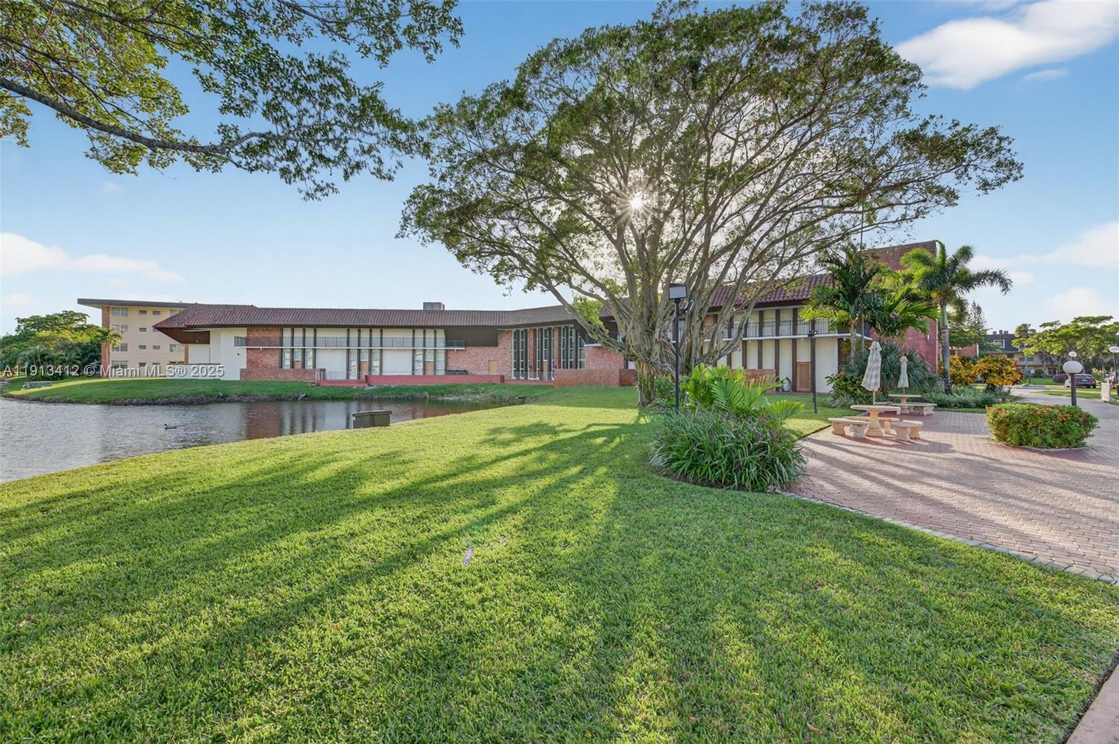 LAUDERDALE OAKS CONDO XII - Residential