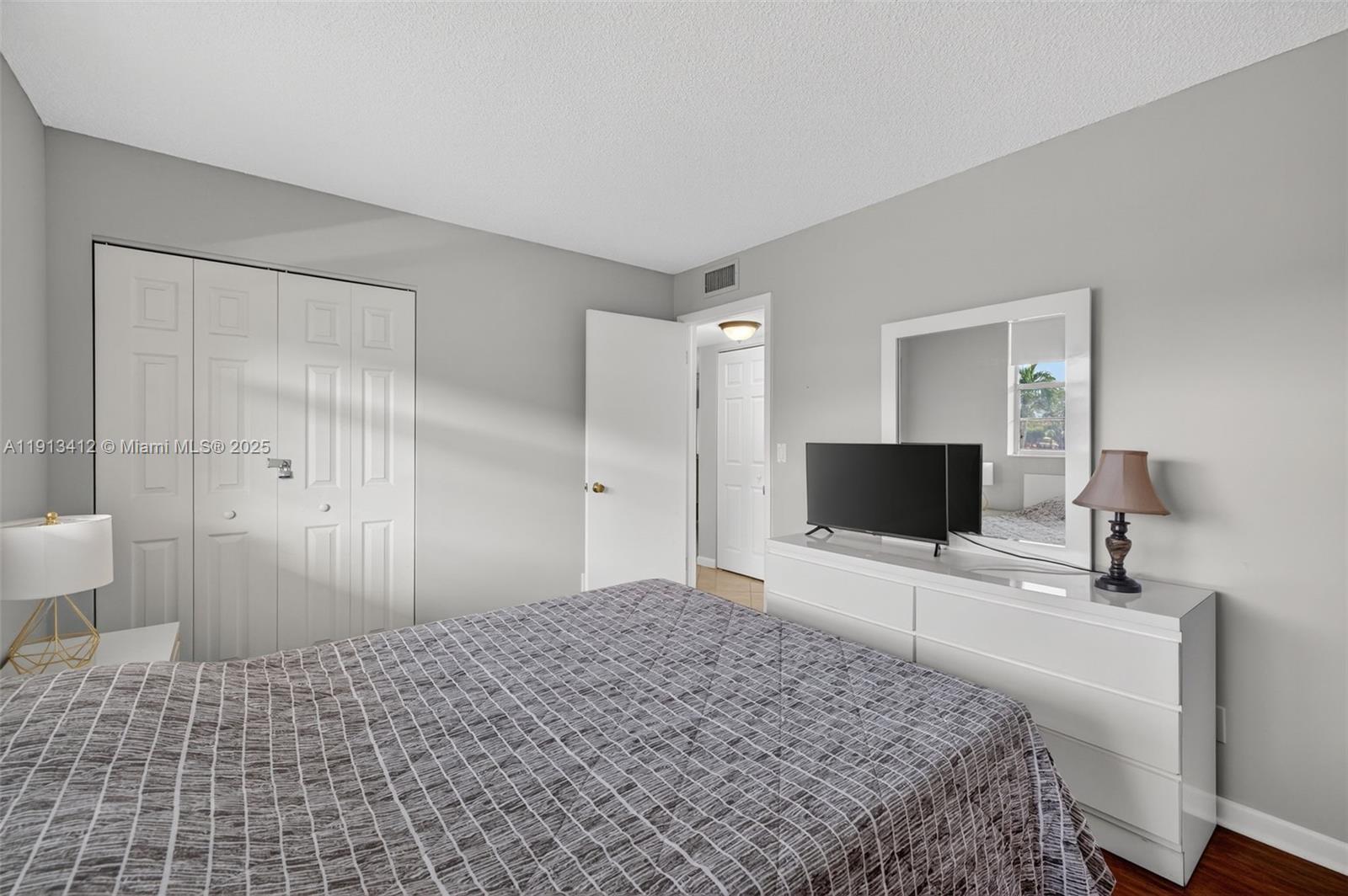 LAUDERDALE OAKS CONDO XII - Residential