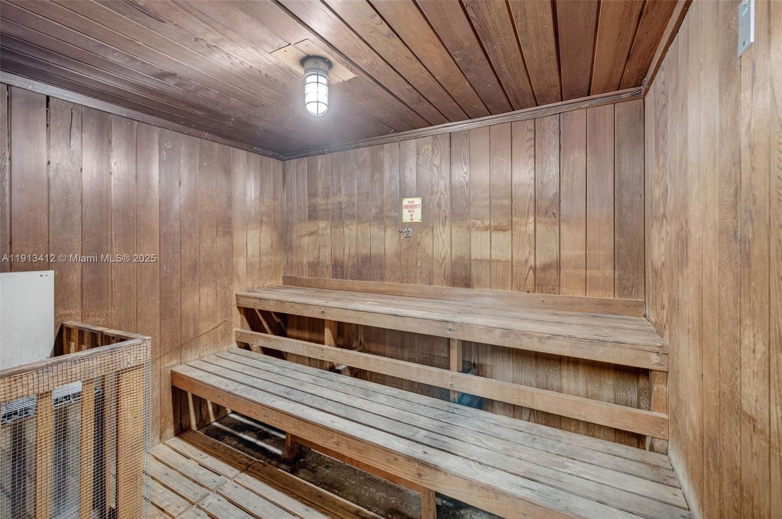 LAUDERDALE OAKS CONDO XII - Residential