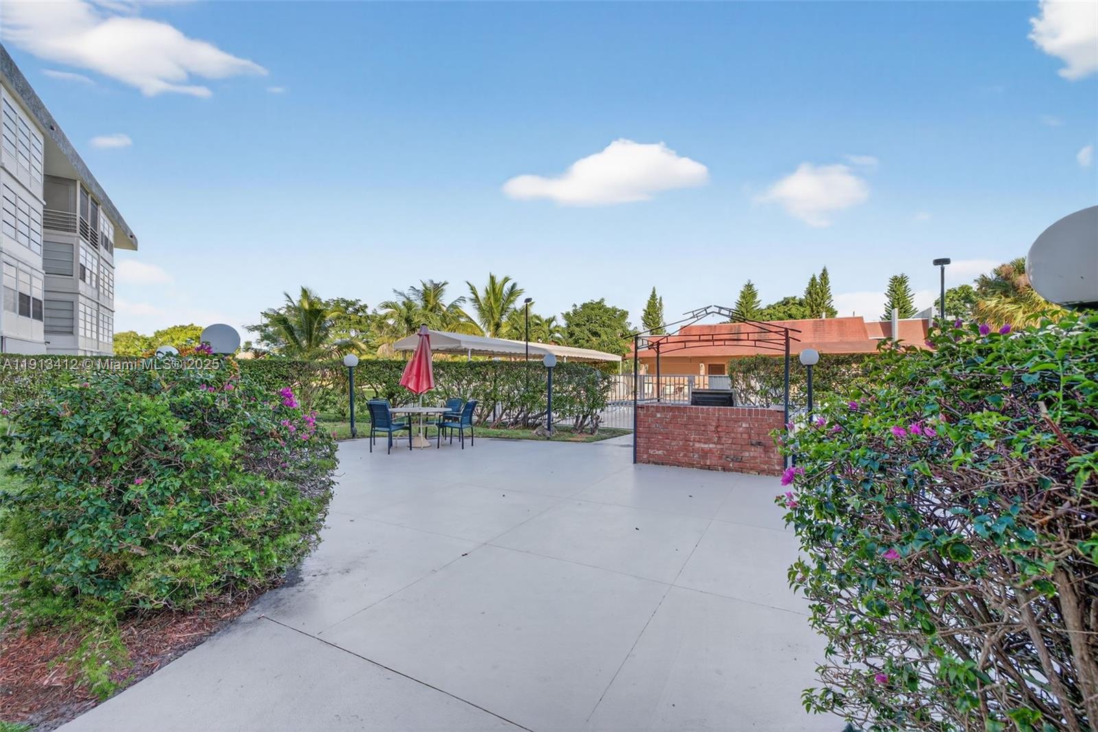 LAUDERDALE OAKS CONDO XII - Residential