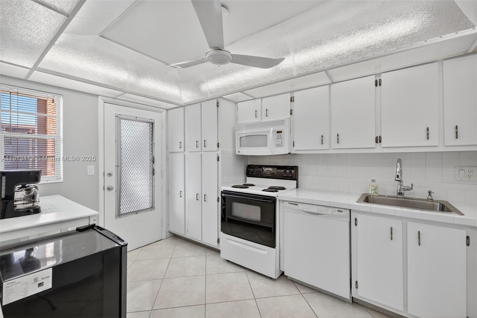 LAUDERDALE OAKS CONDO XII - Residential