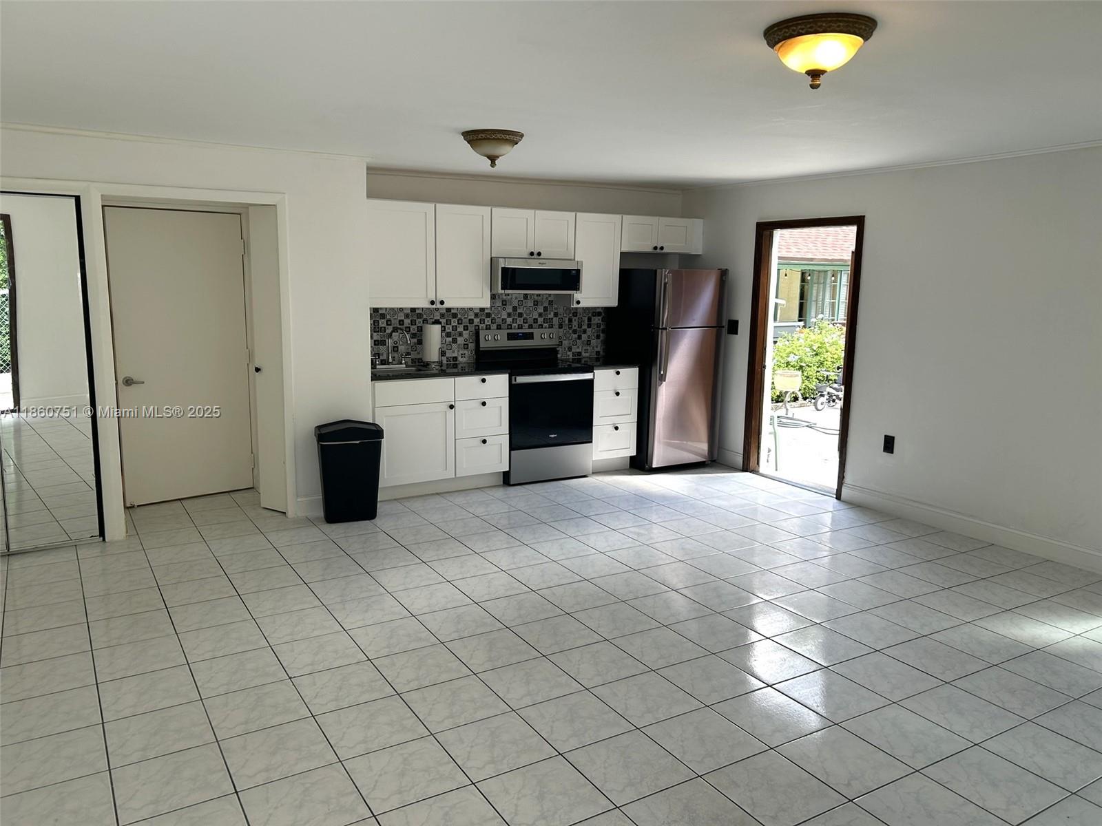 MIAMI SHORES SEC 1 AMD - Residential Lease