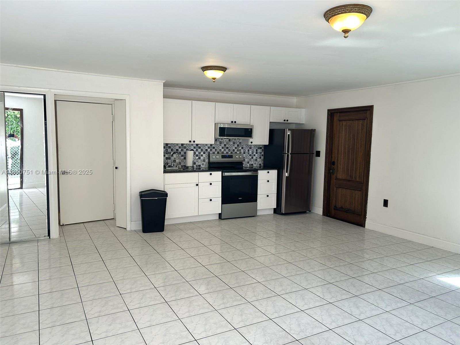 MIAMI SHORES SEC 1 AMD - Residential Lease